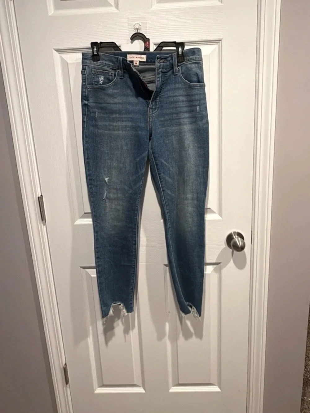 Lucky Brand Crop Ankle Jeans in Medium Blue with Frayed Hem 6/28